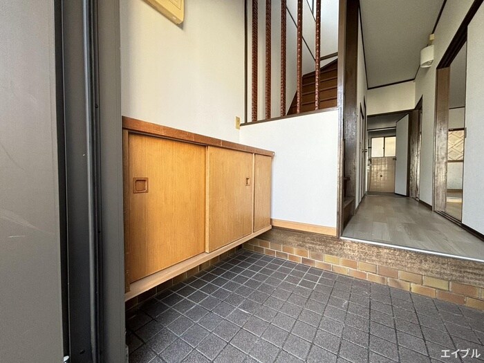 物件内観写真12　(玄関)