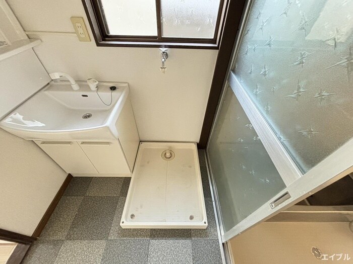 物件内観写真16　(洗濯機置場)