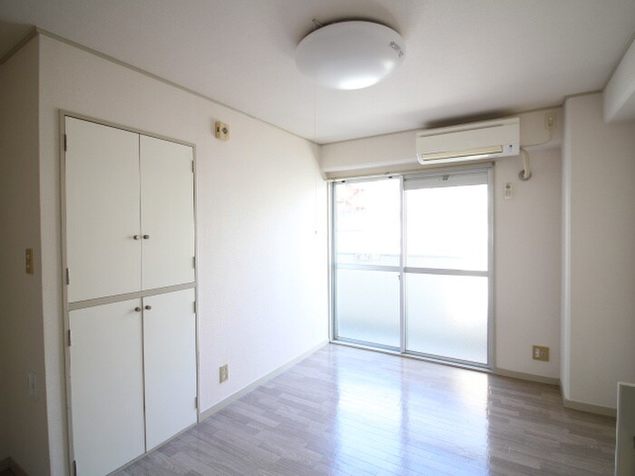 物件内観写真9　(居室)