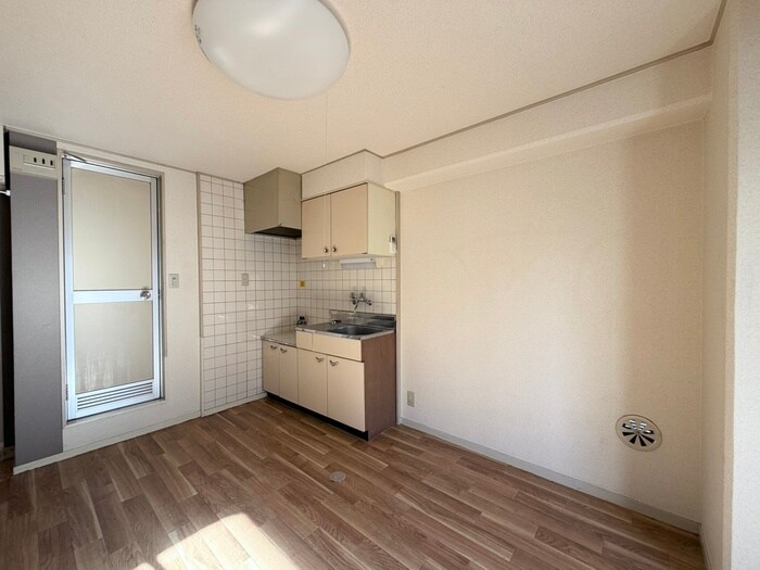 物件内観写真9　(居室)