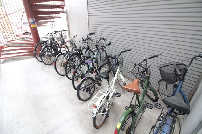 物件外観写真4　(駐輪場)