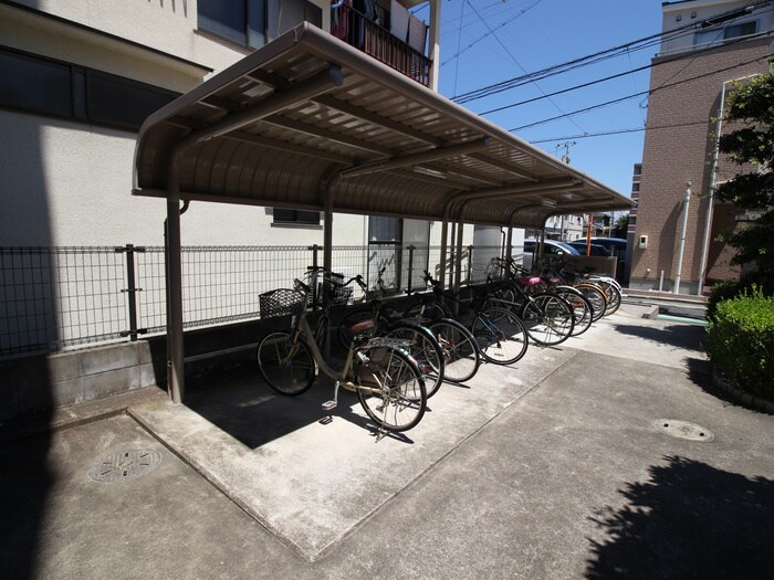 物件外観写真3　(駐輪場)
