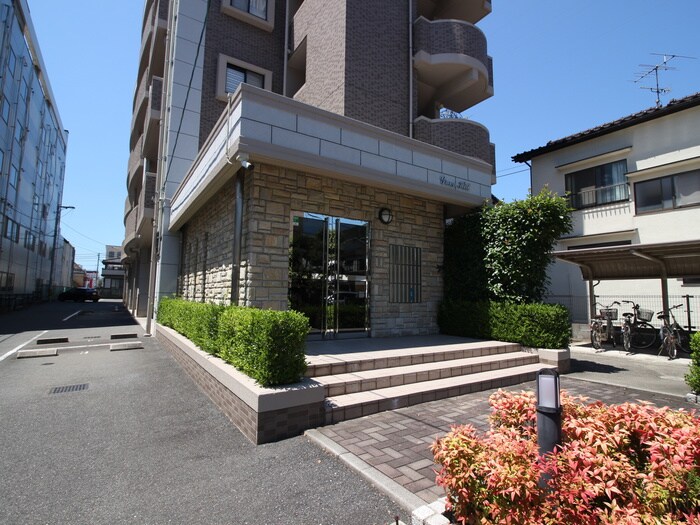 物件外観写真5　(エントランス部分)