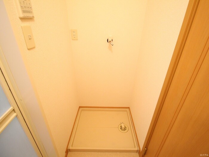 物件内観写真16　(洗濯機置場)