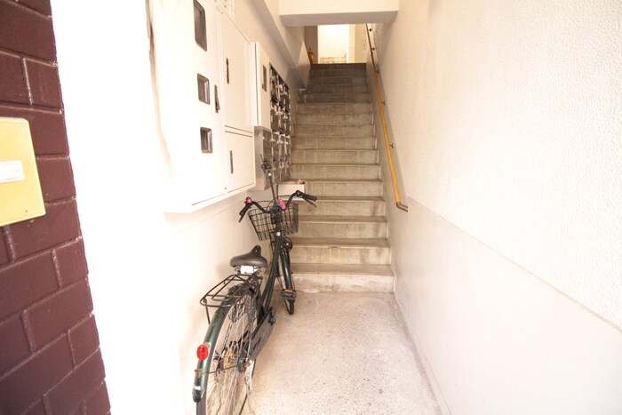 物件外観写真2　(エントランス部分)