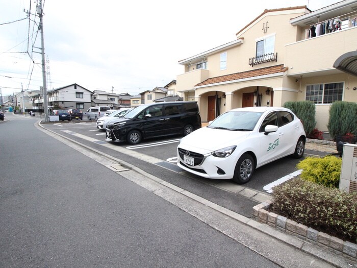 物件外観写真4　(駐車場)