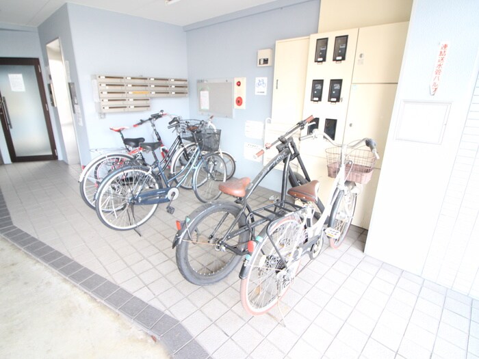 物件外観写真3　(駐輪場)