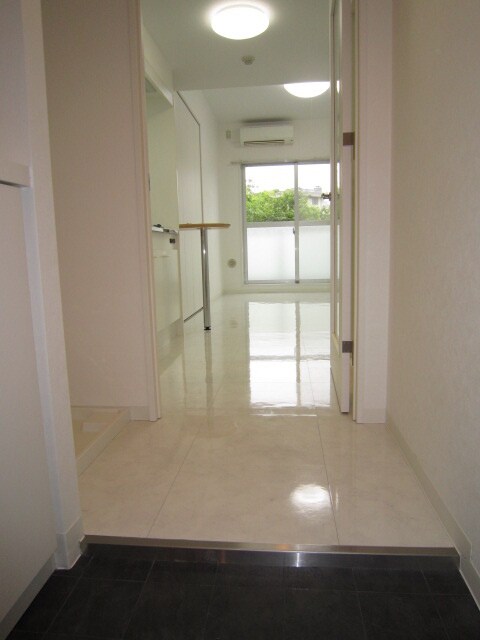 物件内観写真4　(廊下)