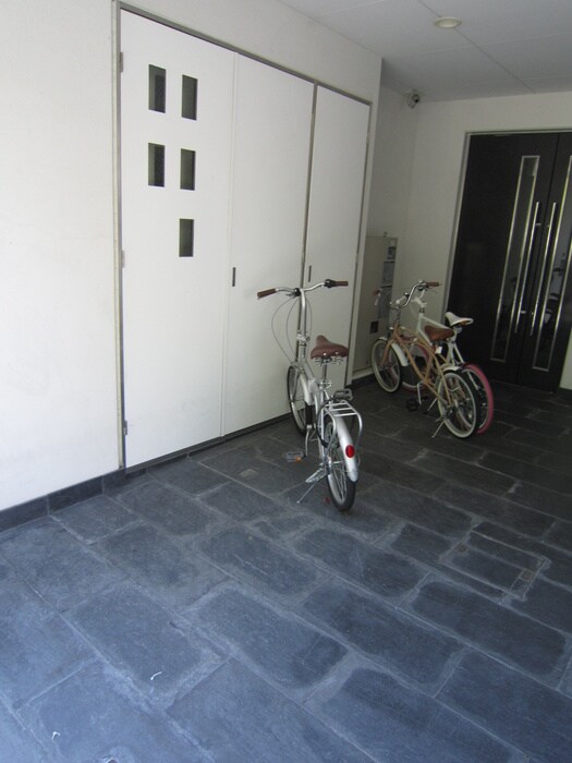 物件外観写真3　(駐輪場)