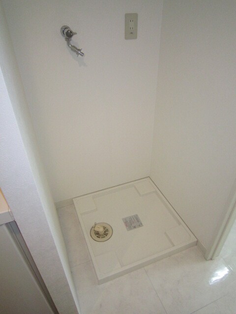 物件内観写真8　(洗濯機置場)