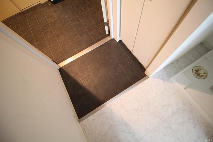 物件内観写真16　(玄関)