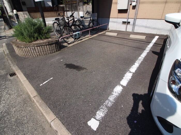 物件外観写真3　(駐車場)