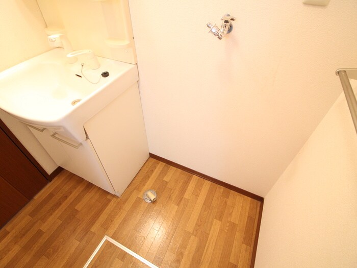 物件内観写真11　(洗濯機置場)