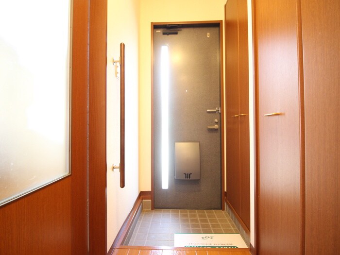 物件内観写真13　(玄関)