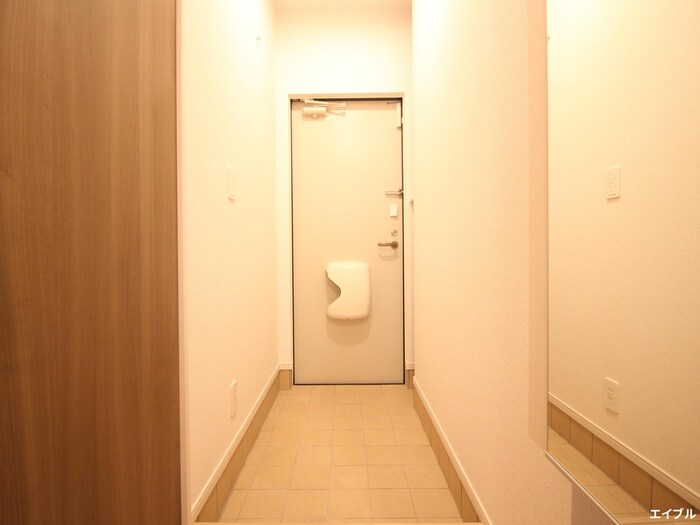 物件内観写真12　(玄関)