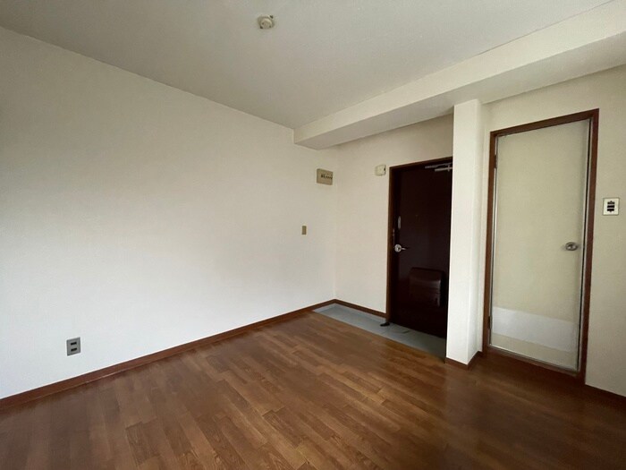 物件内観写真12　(玄関)