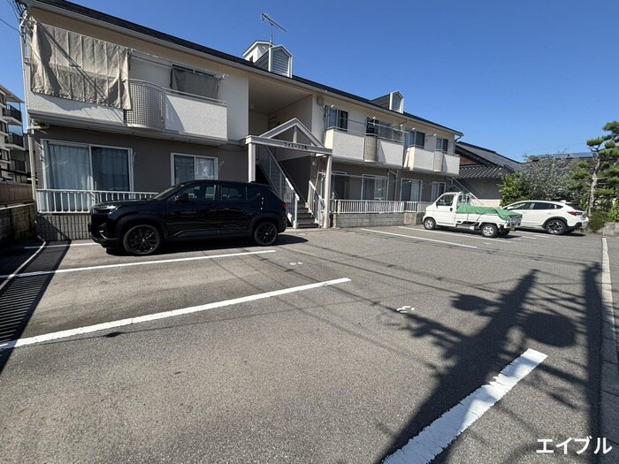 物件外観写真4　(駐車場)