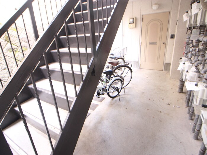 物件外観写真5　(エントランス部分)