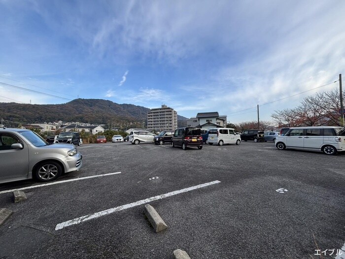 物件外観写真2　(駐車場)