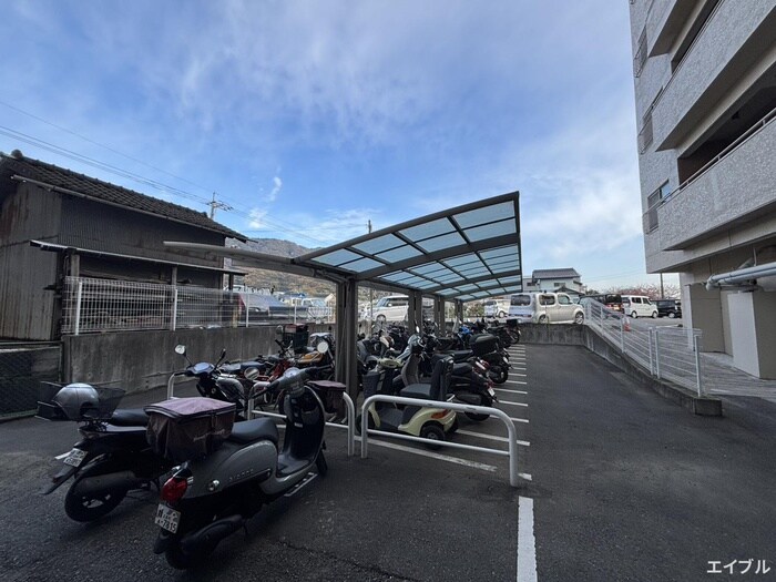 物件外観写真3　(駐輪場)