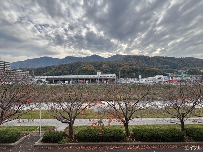 物件内観写真15　(室内からの展望)