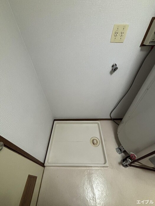 物件内観写真16　(洗濯機置場)