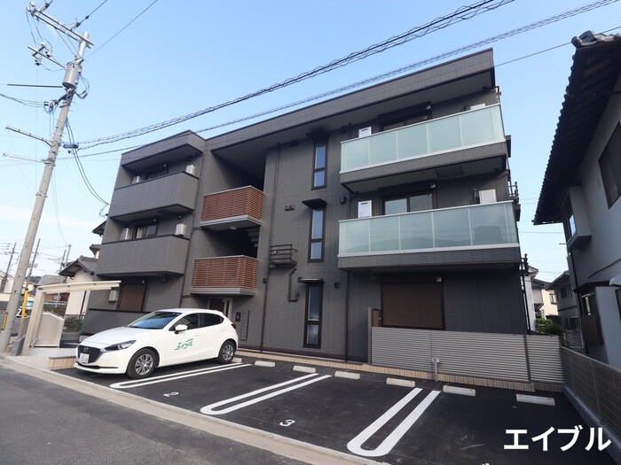 物件外観写真2　(駐車場)