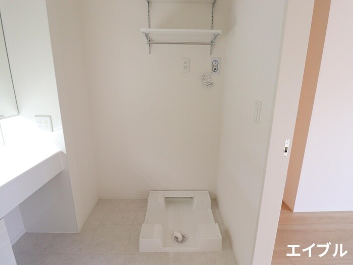 物件内観写真12　(洗濯機置場)