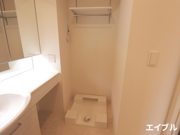 物件内観写真12　(洗濯機置場)