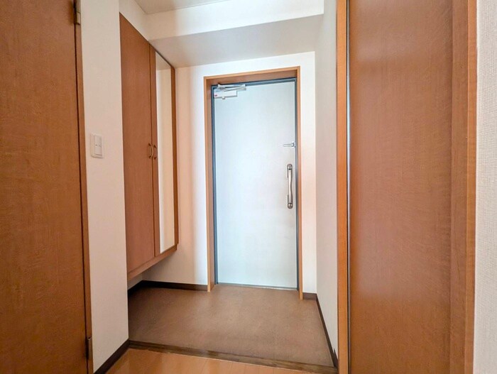 物件内観写真12　(玄関)