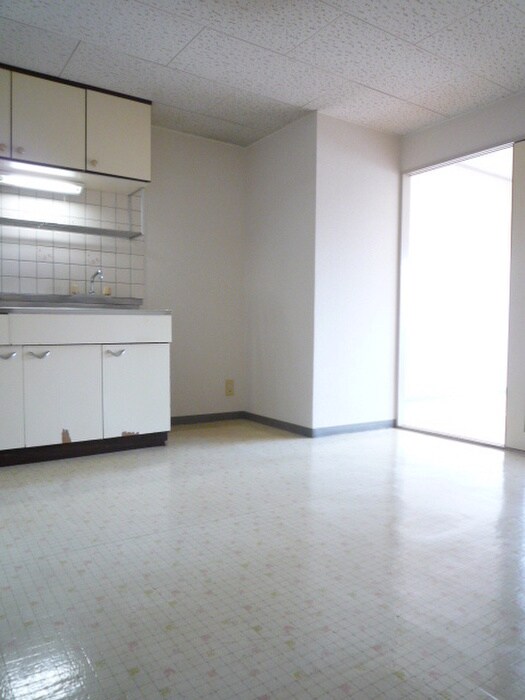 物件内観写真8　(室内からの展望)