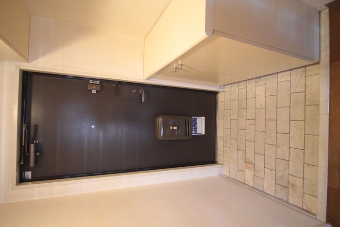 物件内観写真13　(玄関)