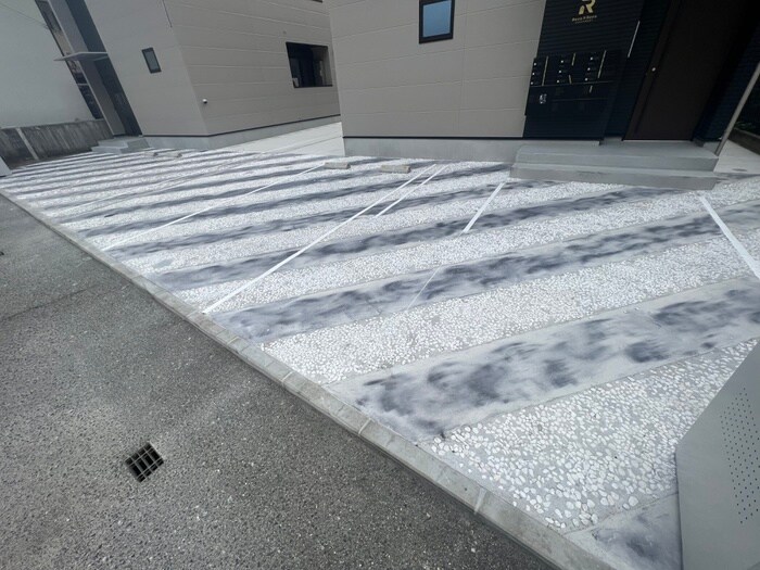 物件外観写真2　(駐車場)