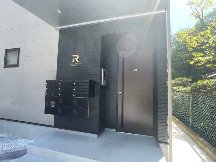 物件外観写真3　(エントランス部分)