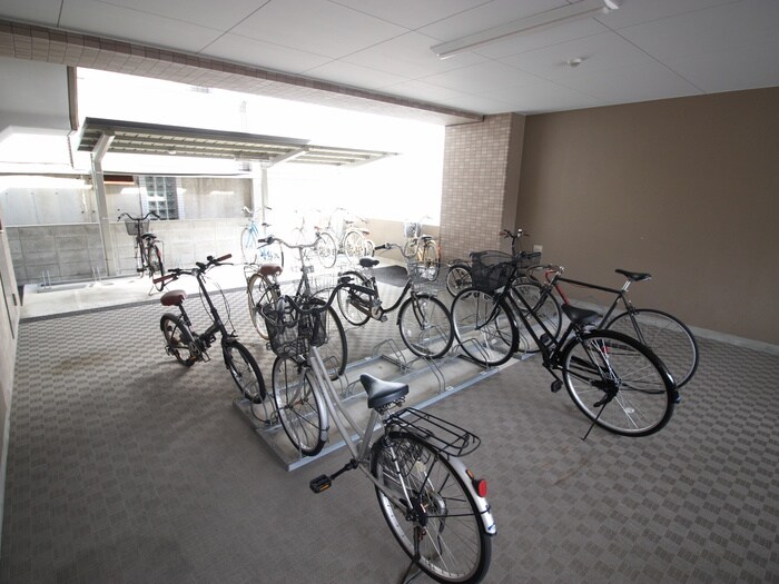 物件外観写真4　(駐輪場)