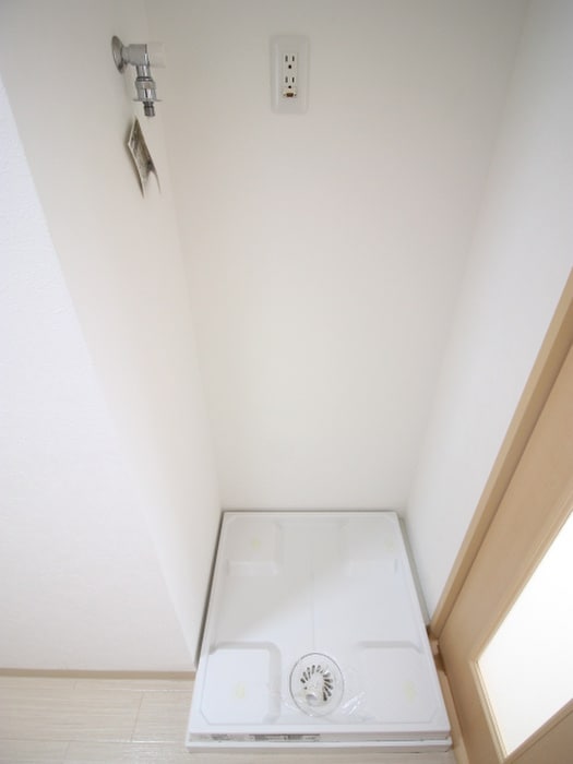 物件内観写真12　(洗濯機置場)