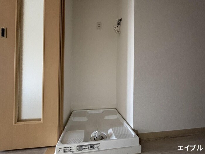 物件内観写真15　(洗濯機置場)