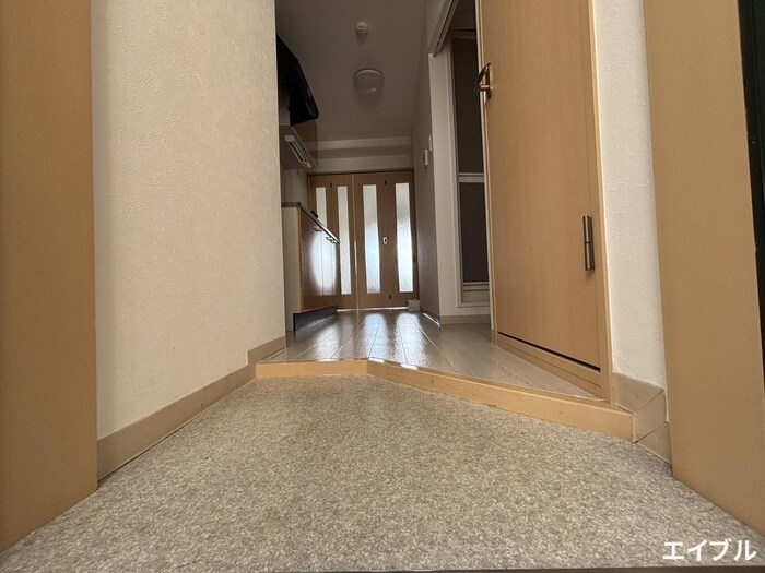 物件内観写真16　(玄関)