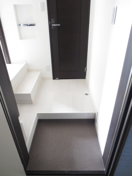 物件内観写真10　(玄関)