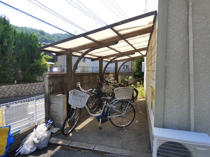 物件外観写真3　(駐輪場)