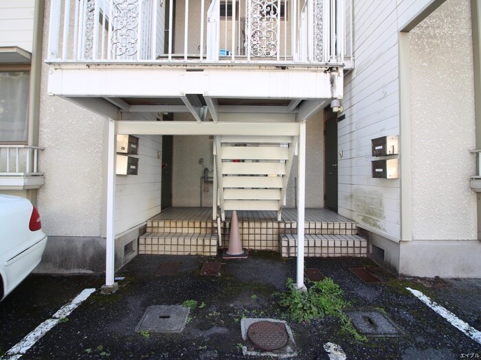 物件外観写真6　(エントランス部分)