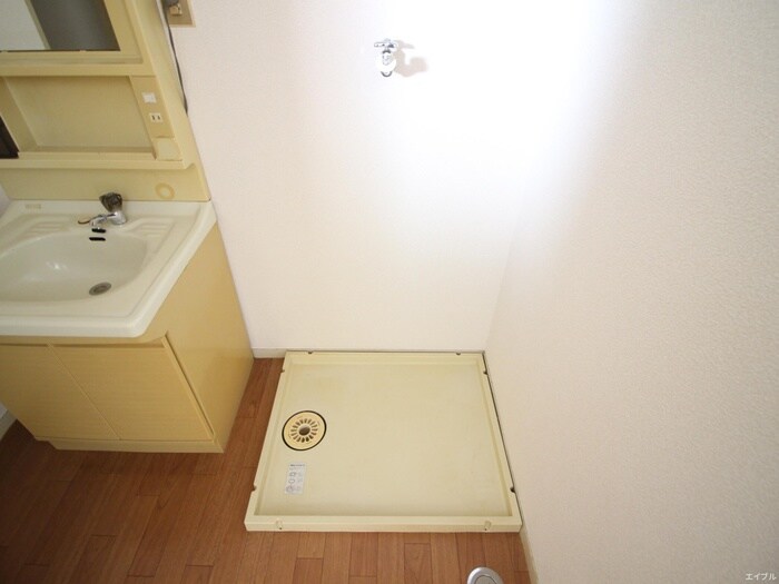 物件内観写真13　(洗濯機置場)