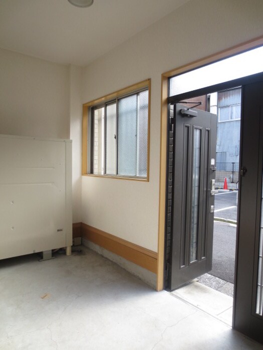 物件内観写真9　(玄関)