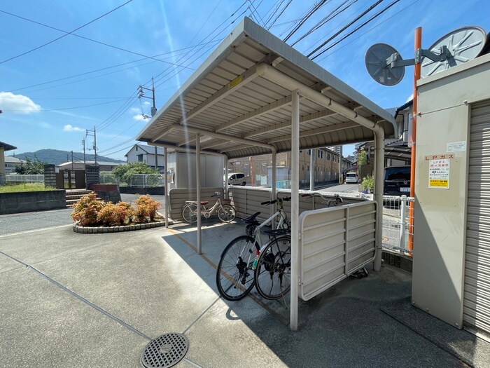 物件外観写真6　(駐輪場)