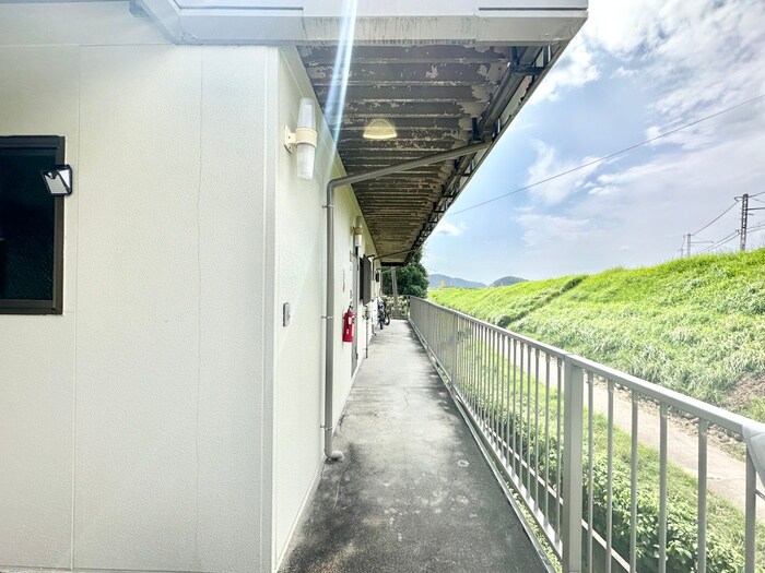 物件外観写真4　(エントランス部分)