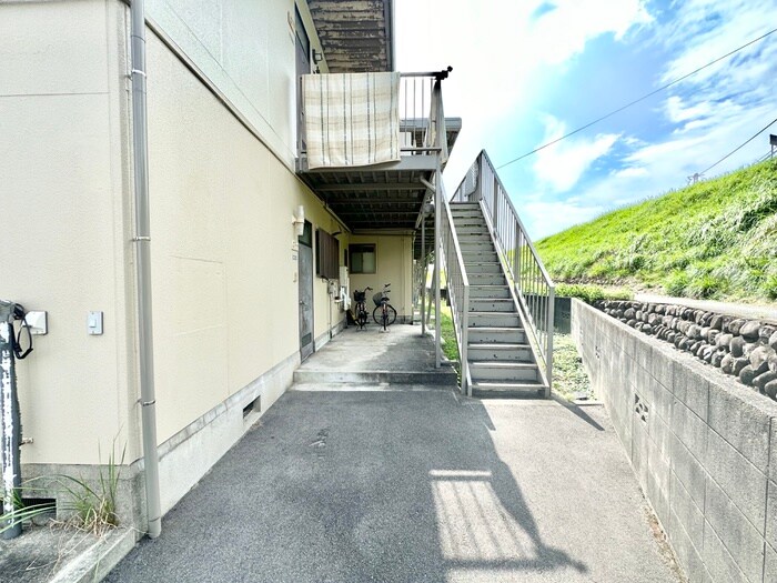 物件外観写真5　(エントランス部分)