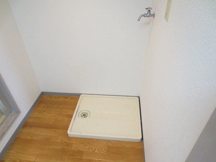 物件内観写真6　(洗濯機置場)