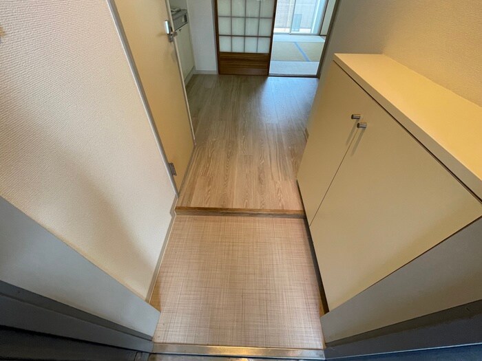 物件内観写真11　(玄関)