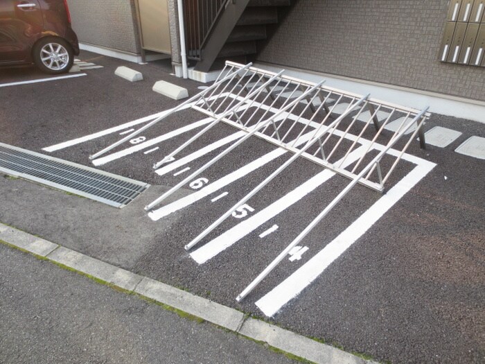 物件外観写真5　(駐輪場)