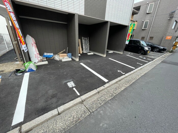 物件外観写真4　(駐車場)